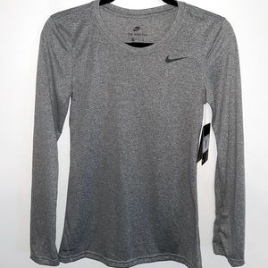 🆕 The Nike Tee long sleeve